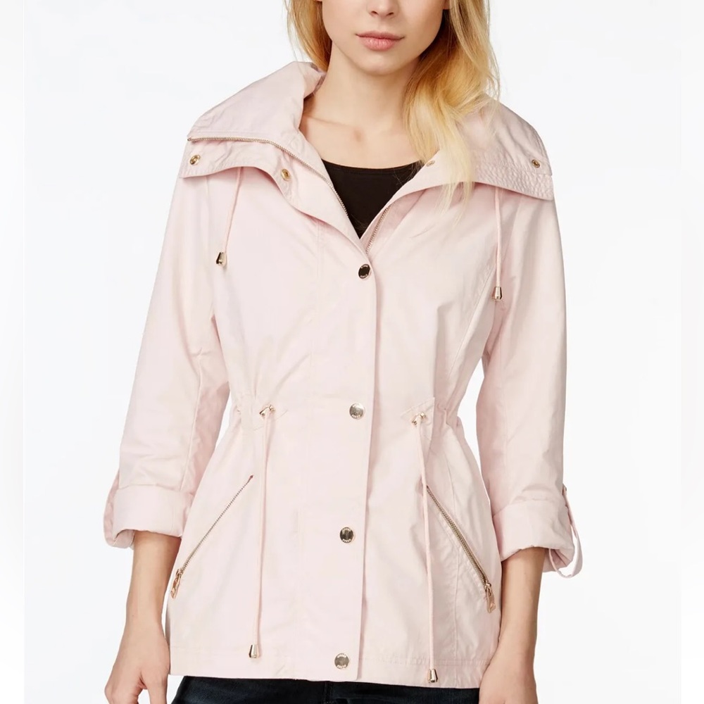 Guess Adjustable-Waist Hooded Anorak
Lightweight